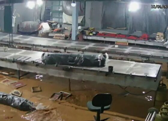 Câmeras de segurança flagram desabamento de estamparia em Petrópolis; veja o vídeo 2