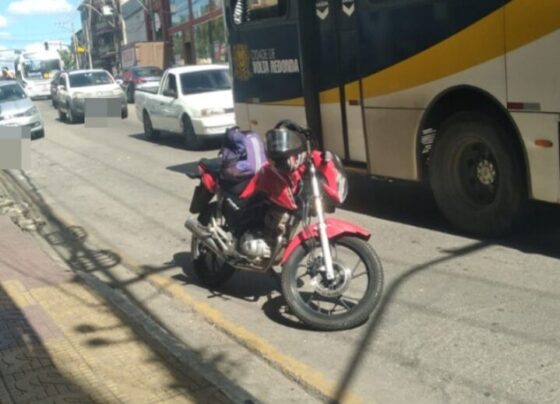 Sem retrovisores e parada no ponto: guarda apreende moto em VR 3