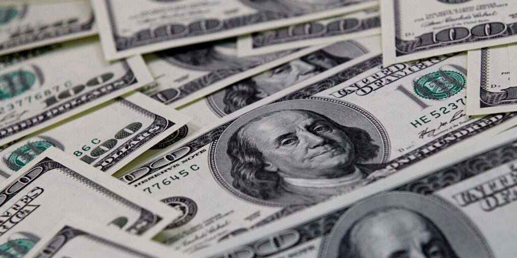 Dólar cai para R$ 4,98, e bolsa sobe em dia de alívio 1