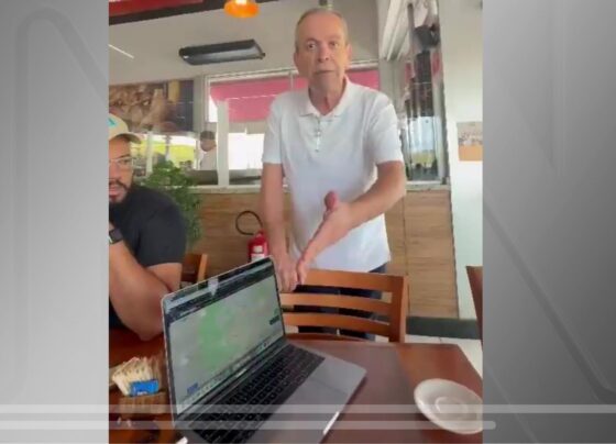 Dono de padaria tenta agredir cliente após uso de notebook em mesa do estabelecimento em SP 4