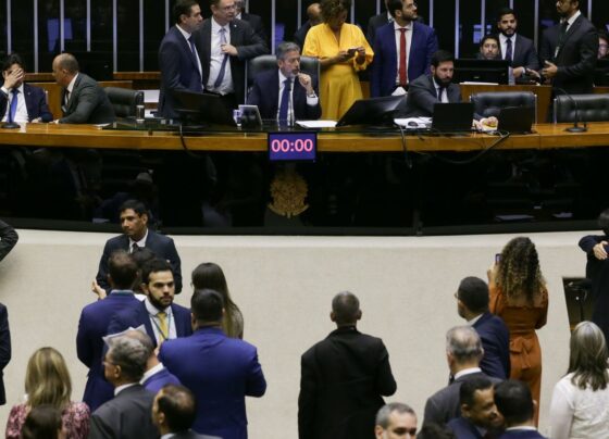 Lira convoca reunião de líderes dias após decisão suspender emendas 11
