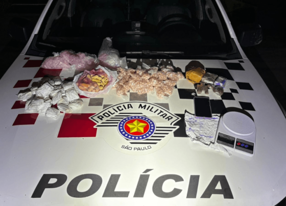 PM apreende mais de 2 mil porções de drogas no litoral; suspeitos fogem em rio 1