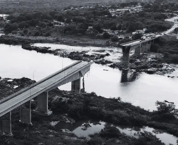 Local onde ruiu ponte sobre o Rio Tocantins
