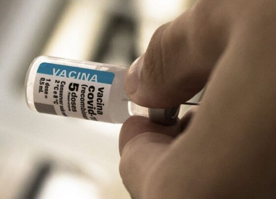 Após cinco anos de vacinação, covid recua, mas ainda preocupa 7