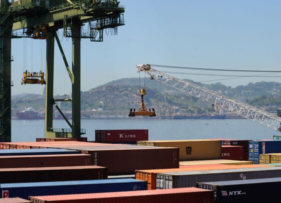 Governo projeta superávit comercial de até US$ 90 bilhões em 2026 13