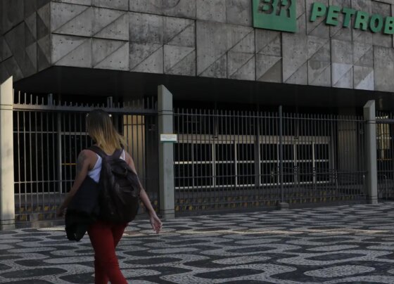 Petrobras confirma vazamento de fluido de perfuração a 175 km do AP 15