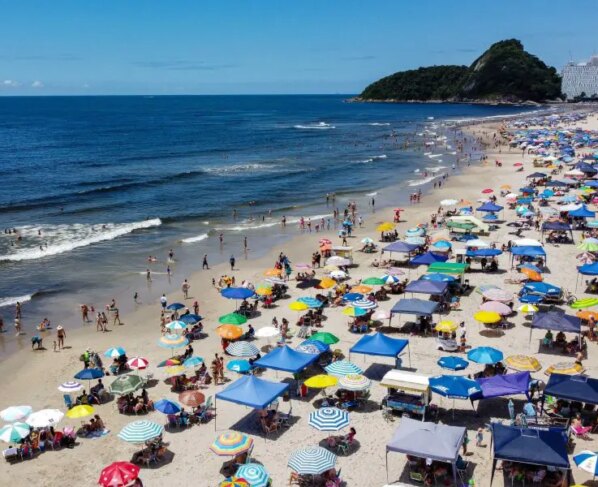 A intensificação visa ações de ordenamento na orla, com foco no combate à ocupação irregular da faixa de areia (Foto: Roberto Dziura Jr/AEN)