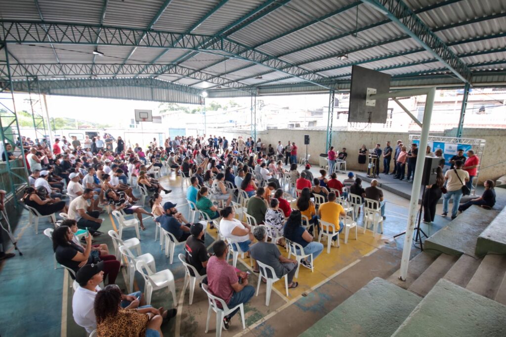 Prefeitura entrega 180 matrículas de unidades habitacionais para moradores do Jardim Panorama 2 Prefeitura entrega 180 matrículas de unidades habitacionais para moradores do Jardim Panorama 1