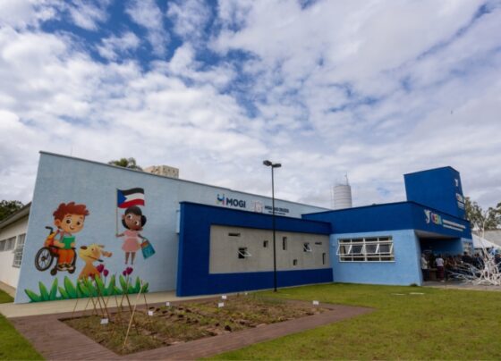 Prefeita Mara Bertaiolli inicia entrega dos novos uniformes escolares e inaugura creche no Botujuru 11
