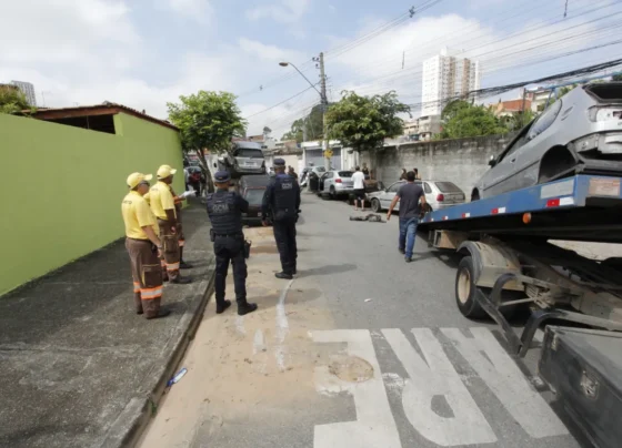 Operação integrada retira veículos abandonados e reforça segurança em Poá 11