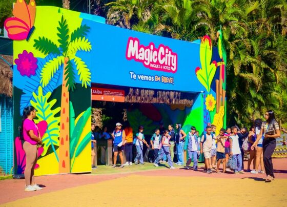 Alunos da Emeb Abílio Secundino Leite em Ferraz vivem momentos de muita diversão no Parque Aquático Magic City 1