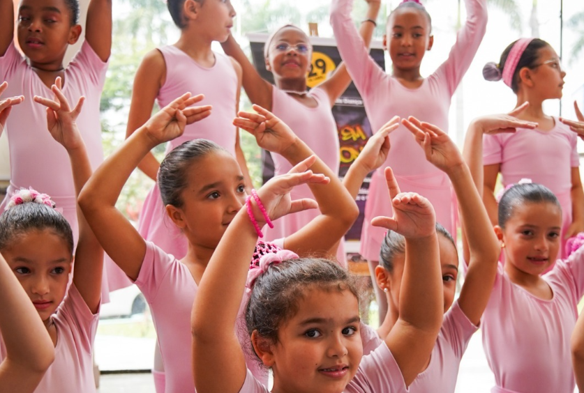 Balé encanta público no Paço Municipal em apresentação do CAC 3
