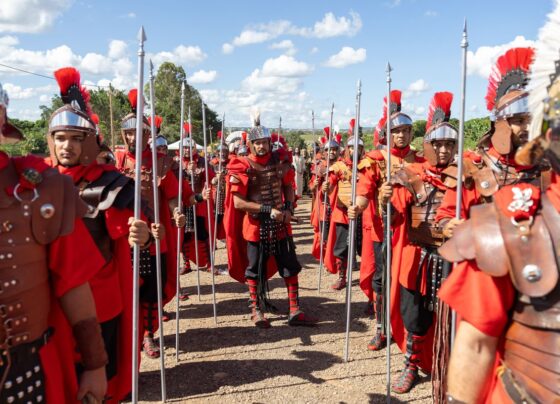 Fiéis acompanham Via Sacra de Sexta-Feira Santa no Distrito Federal 15