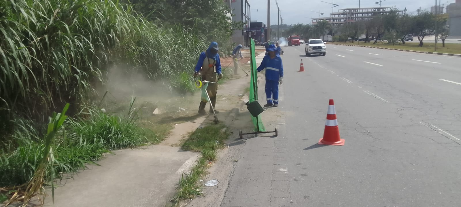 Zeladoria urbana amplia frentes de limpeza no Centro Residencial e em diversos pontos de Arujá 7