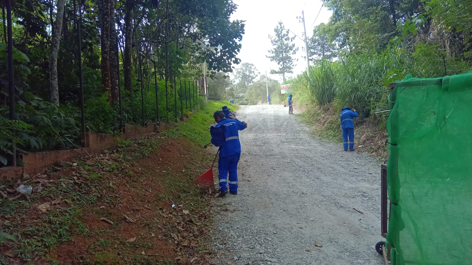 Zeladoria urbana amplia frentes de limpeza no Centro Residencial e em diversos pontos de Arujá 1