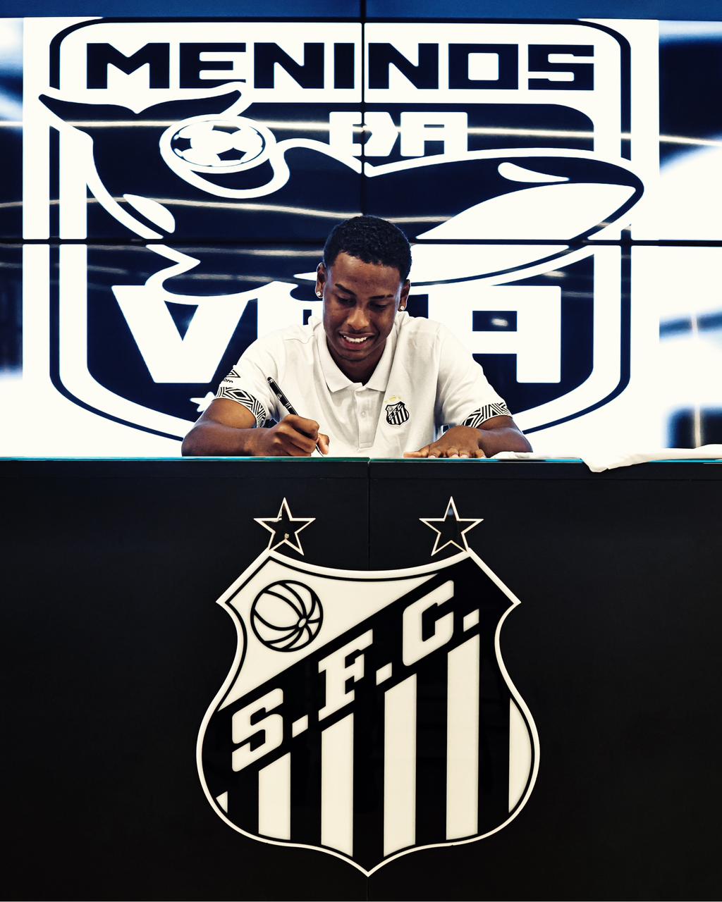 Atletas da categoria sub-17 assinam seu primeiro contrato profissional 40
