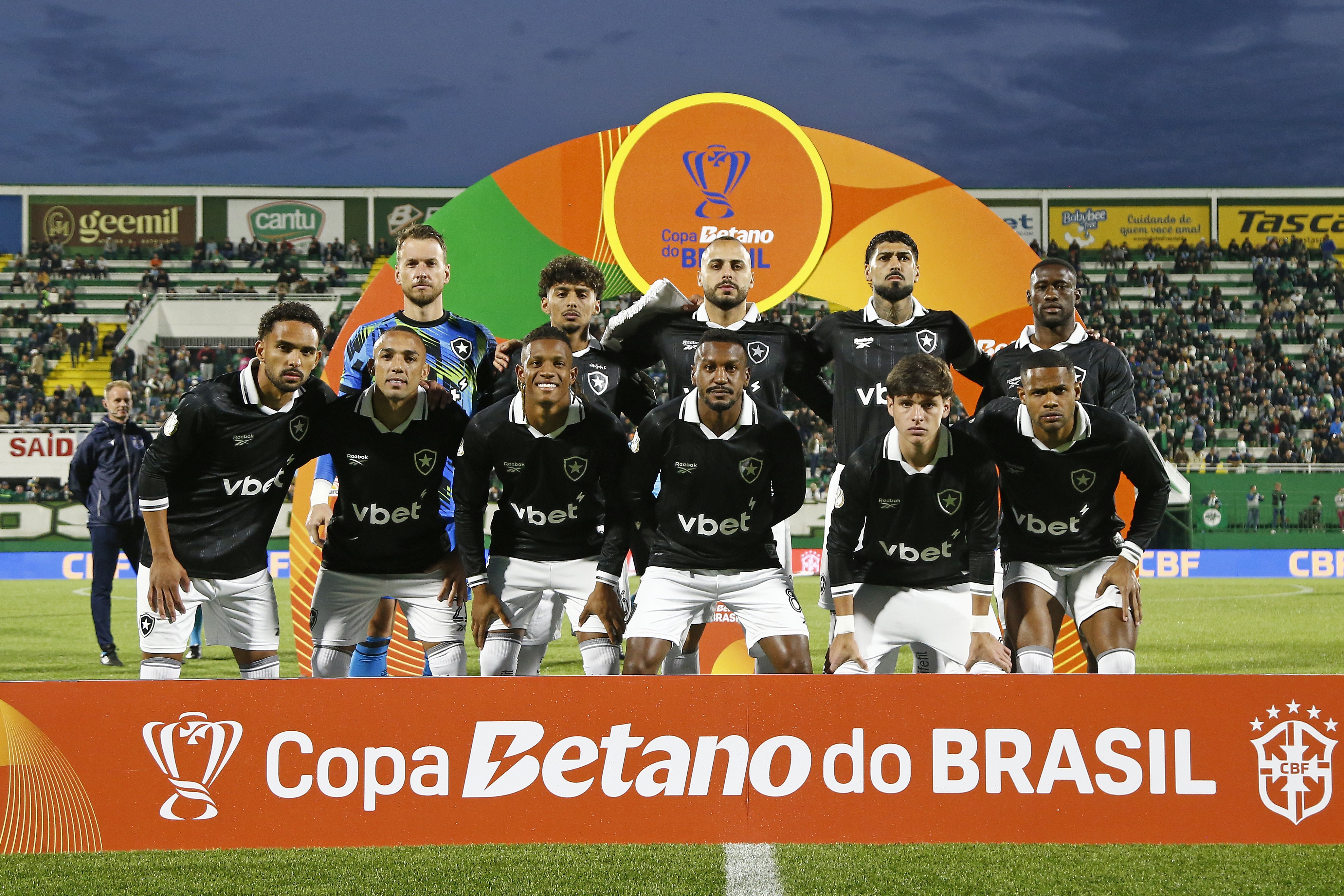 Em mais uma péssima atuação, Botafogo perde para a Chapecoense e é eliminado da Copa do Brasil 7