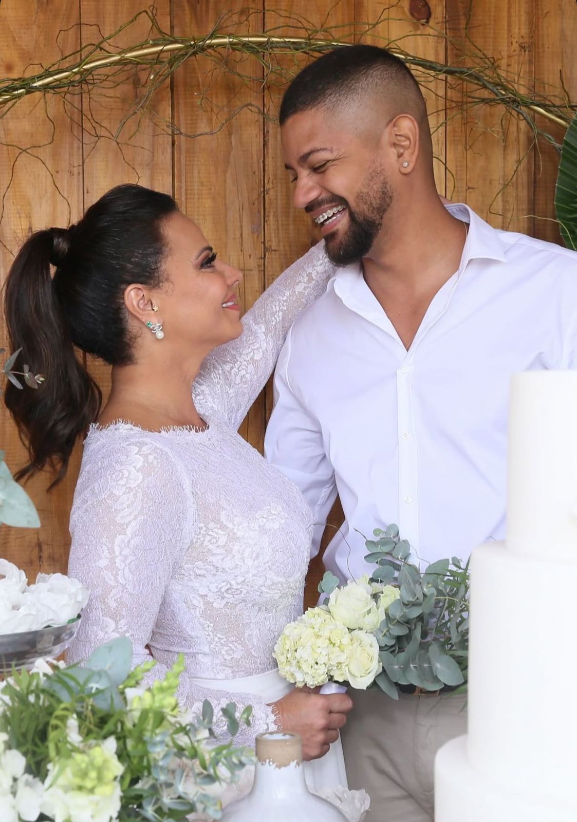 Em meio à polêmica com Belo, Viviane Araújo e marido celebram cinco anos de casados e trocam declarações 7
