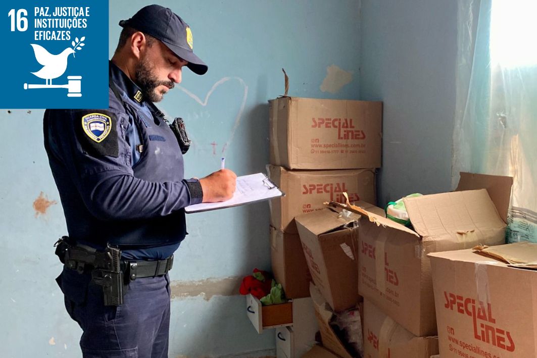 GCM de Itaquá apreende R$ 130 mil em mercadorias no Kemel; um homem foi preso 3