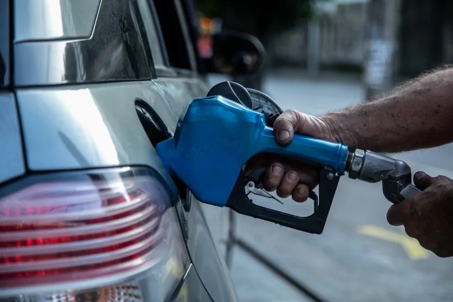 Governo anuncia subsídio de até R$ 0,89 por litro da gasolina para segurar preço 11