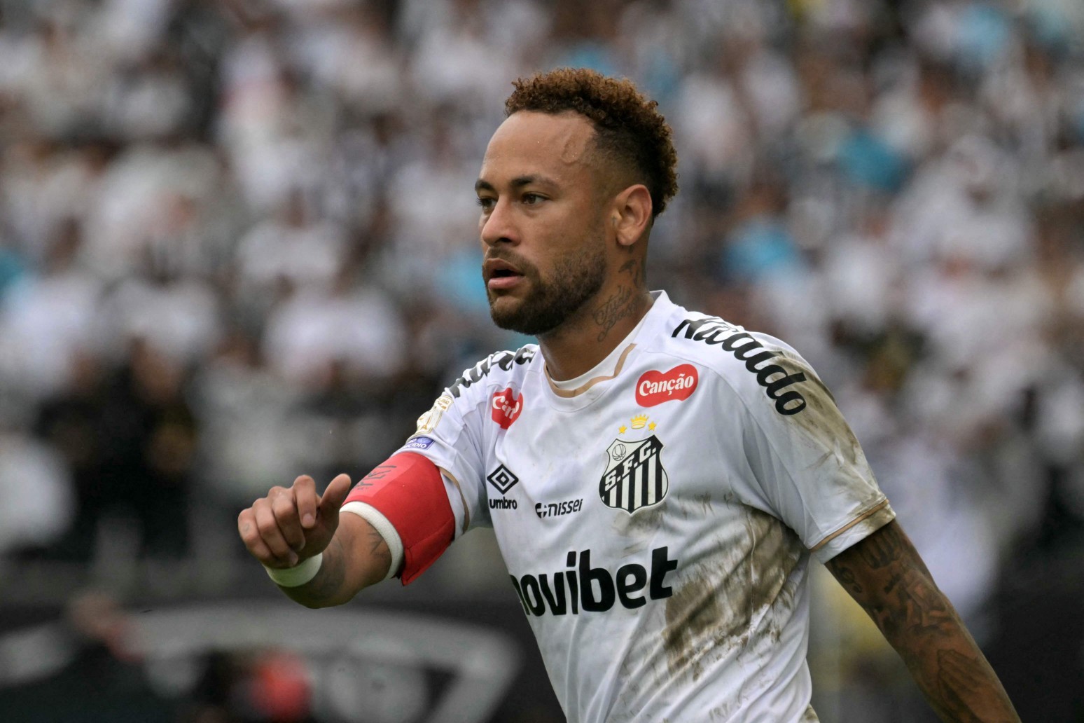 Lesão de Neymar assusta, mas CBF mantém confiança em médicos do Santos 7