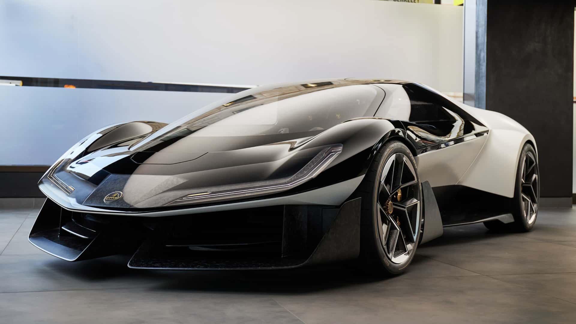 Lotus desiste de ser 100% elétrica e terá novo V8 de 1.000 cv 1