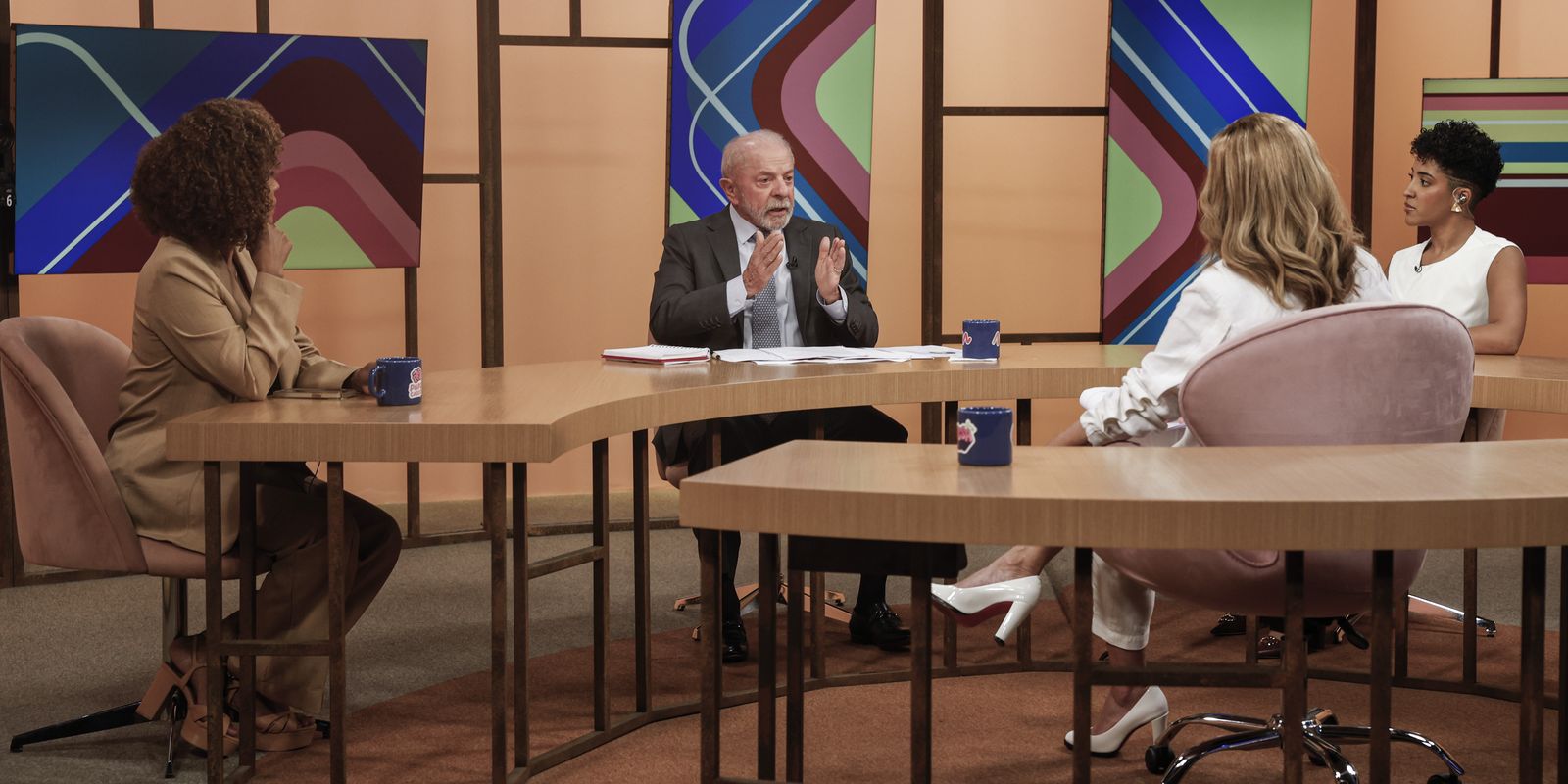 Lula diz que monitora preço dos combustíveis todos os dias 26