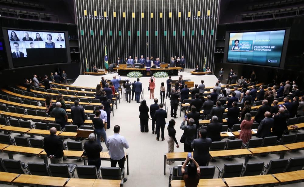 PL que permite empregado público seguir trabalhando mesmo após 75 anos avança após aprovação na Câmara 1