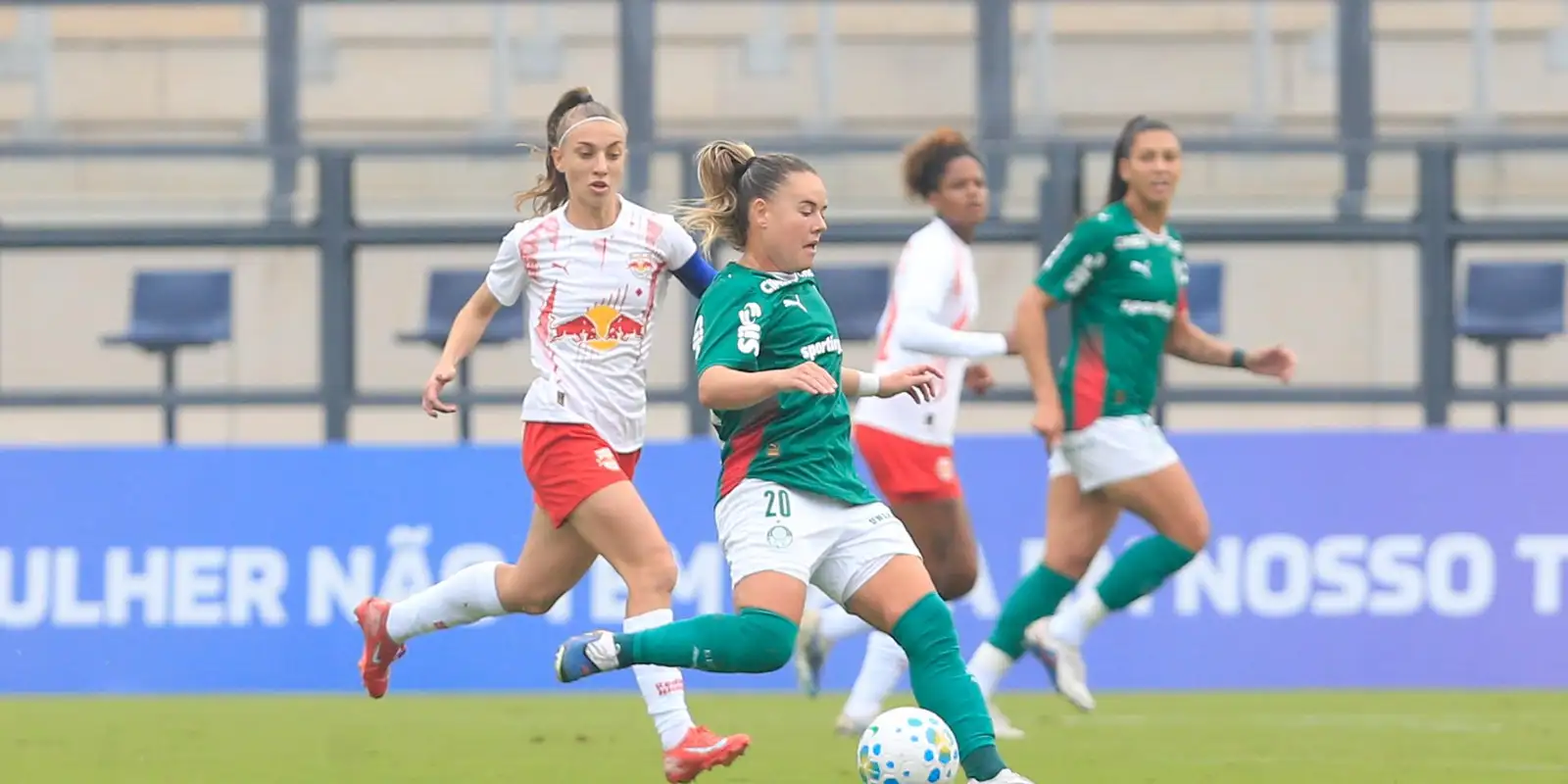 Palmeiras vence Bragantino e dorme na liderança do Brasileiro Feminino 3