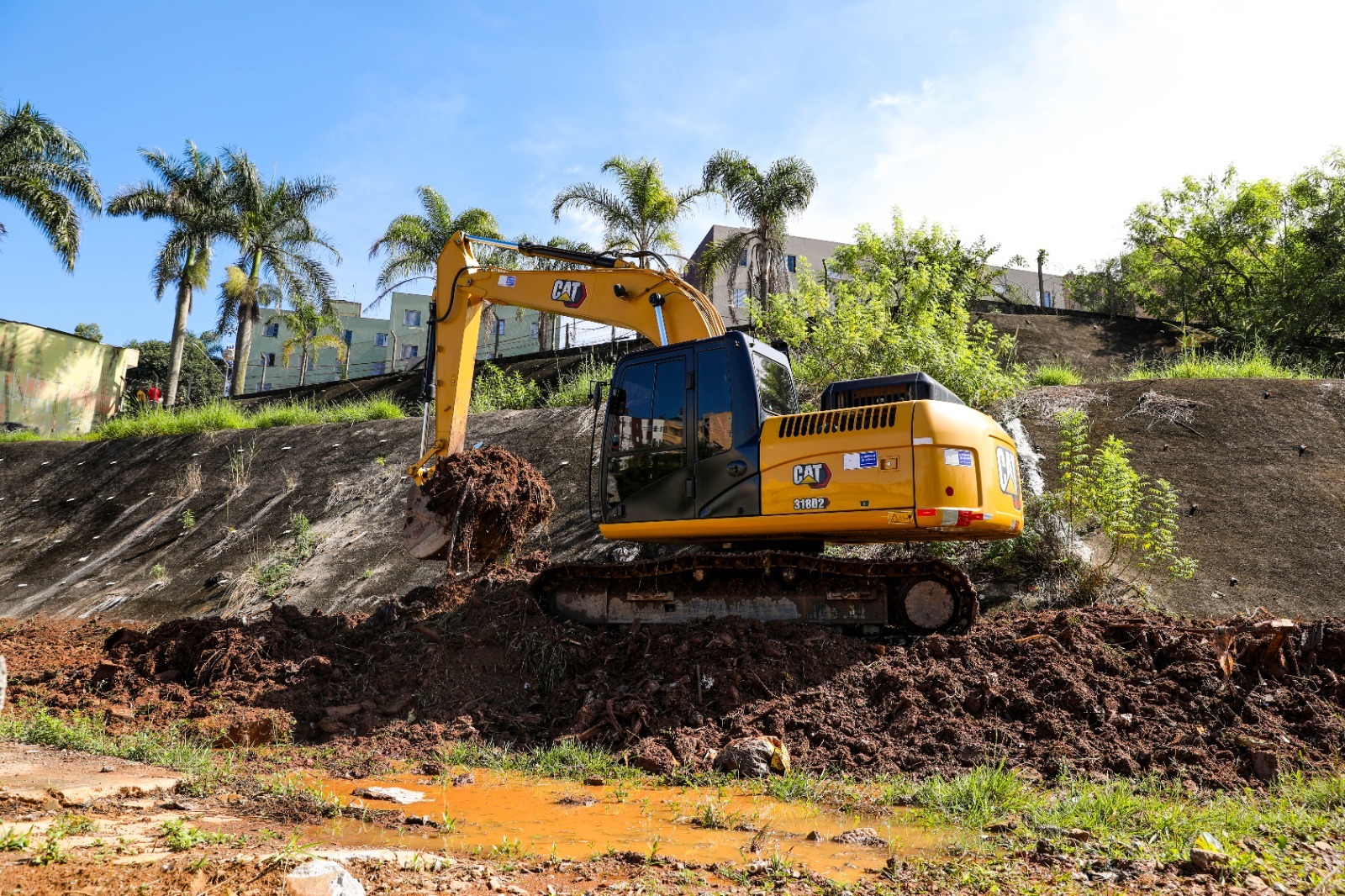 Prefeitura inicia obras de revitalização da quadra poliesportiva do CDHU no Parque Dourado 1