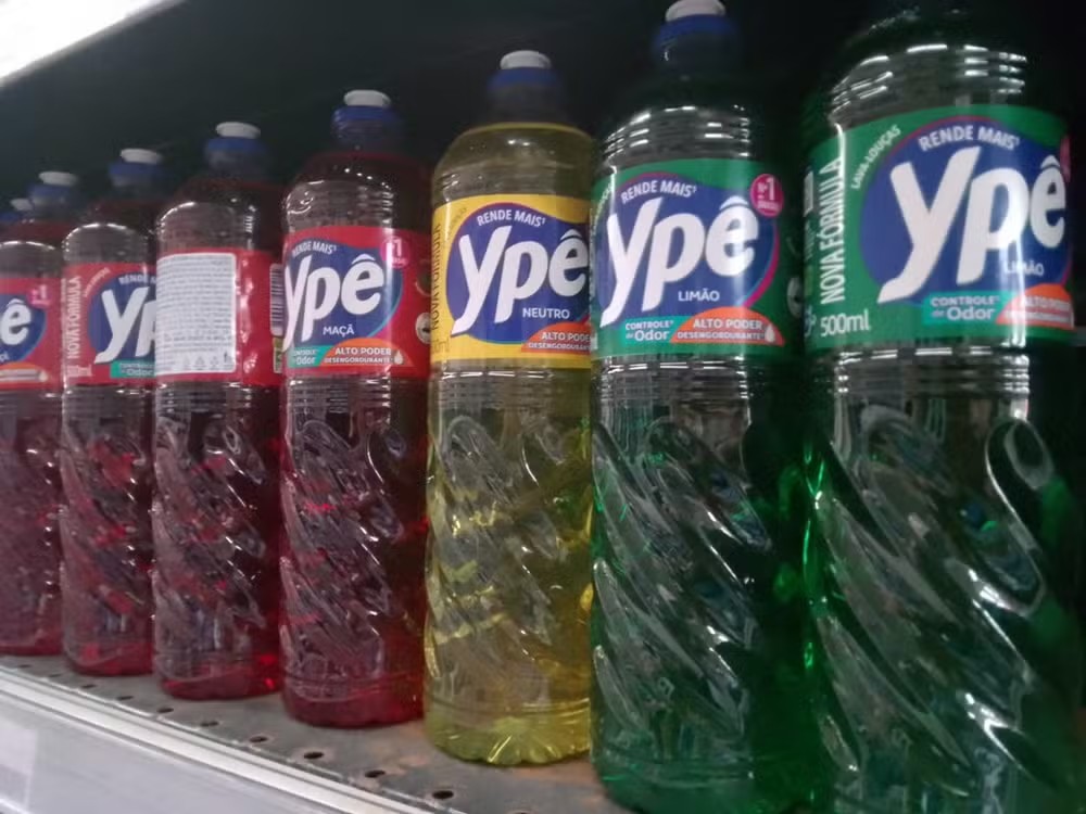 Quais os riscos e os sintomas da bactéria identificada em mais de cem lotes de produtos Ypê 1