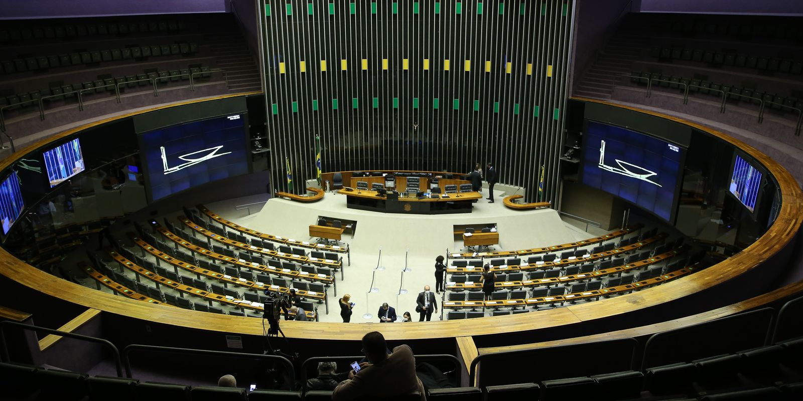 Saiba como votaram os deputados na PEC que acaba com a escala 6x1 8