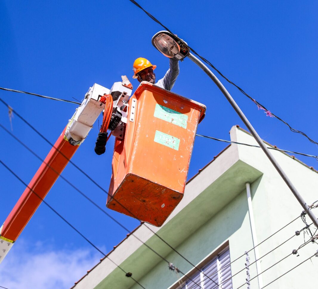 Serviços Urbanos reforçam iluminação pública na Rua Deoclides Rodrigues da Silva 5