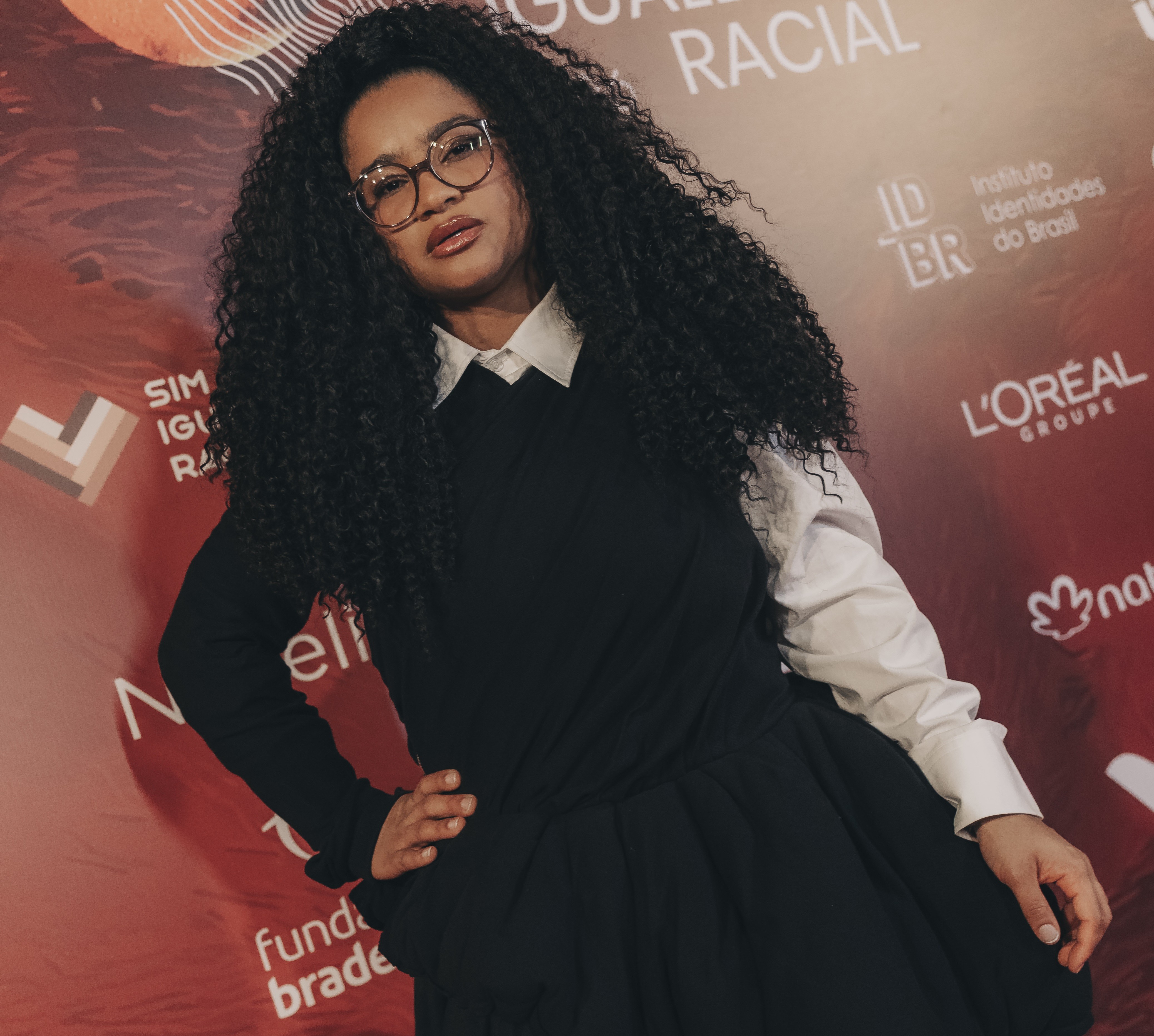 Tia Milena aposta em cabelão volumoso e rouba a cena no Prêmio Sim à Igualdade Racial 3