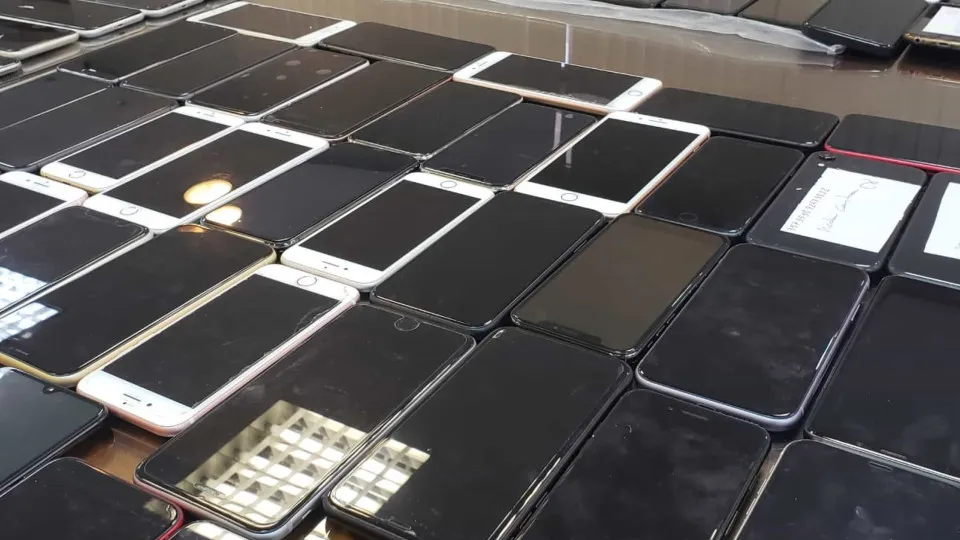 Polícia do RJ faz operação contra grupo do TCP suspeito de roubar celulares para fraudes bancárias 6