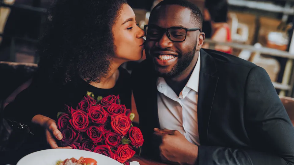 Efeitos colaterais do beijo: conheça os riscos! 9