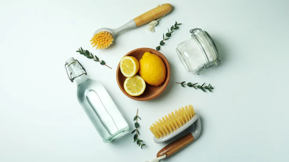 10 maneiras de usar limão para limpar a casa de forma natural 7