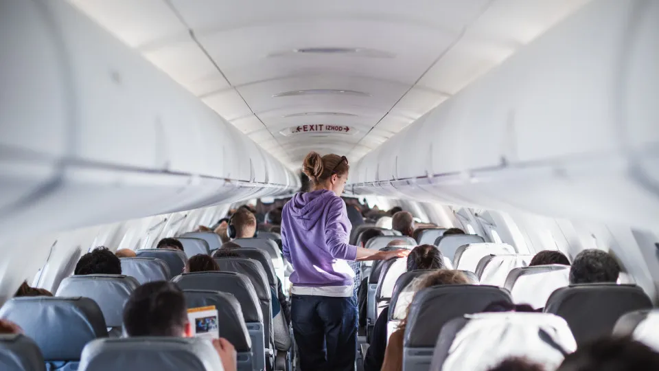 Comissário de bordo revela o lugar mais nojento do avião (e não é o WC) 11