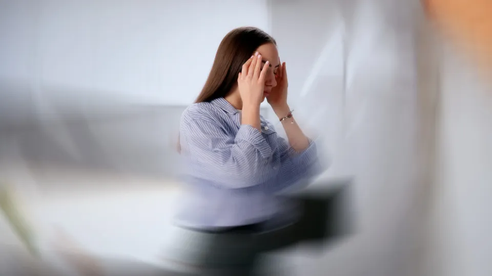 Por que sentimos tontura ao levantar rápido? Médico explica 3
