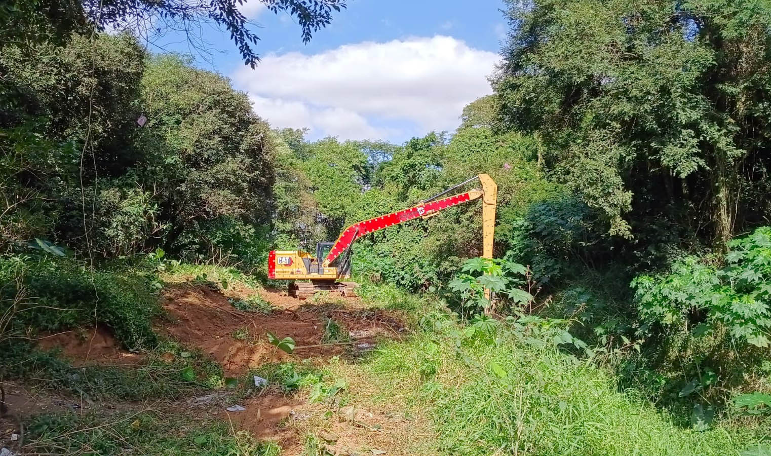 Prefeitura de Guarulhos realiza desassoreamento de trecho do córrego Tanque Grande 5