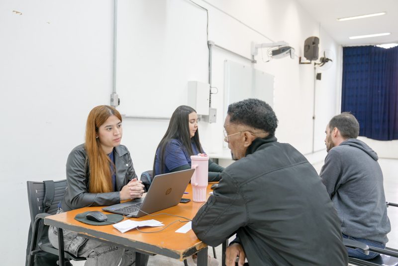 Ação de empregabilidade em Guarulhos conecta candidatos a vagas de estágios e empregos 11