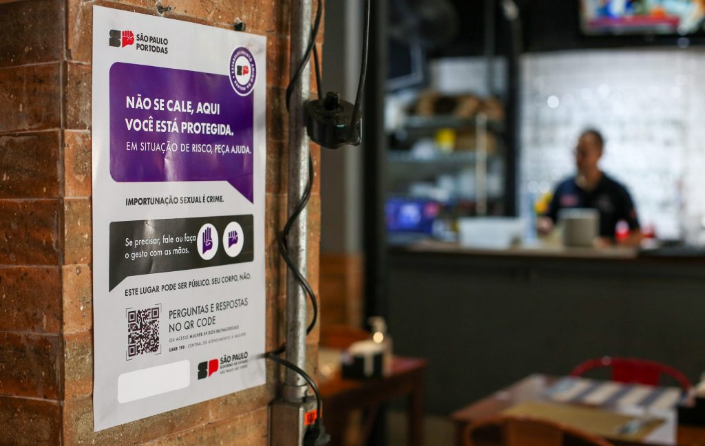 Bares e restaurantes de São Paulo têm mais de 117 mil profissionais treinados para proteger mulheres em risco de violência 8