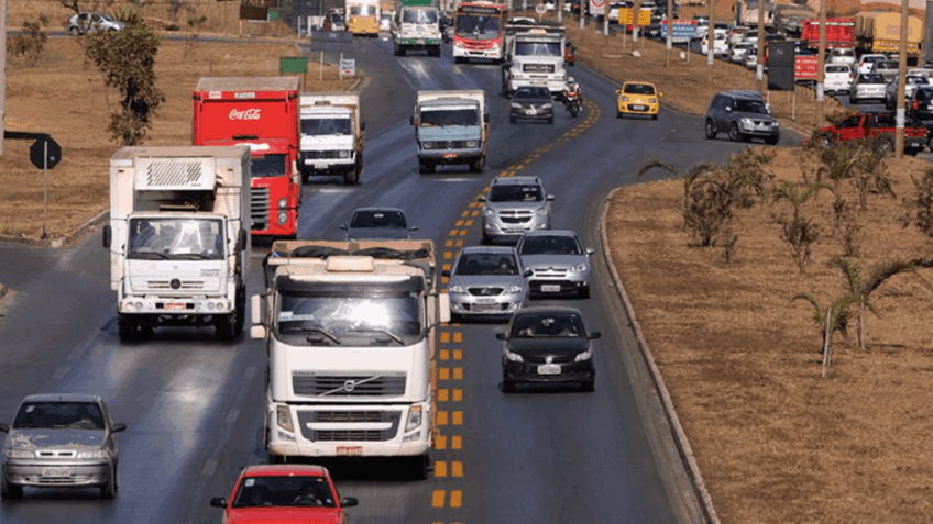 Burocracia na fronteira custa R$ 1.500 por dia a caminhoneiros