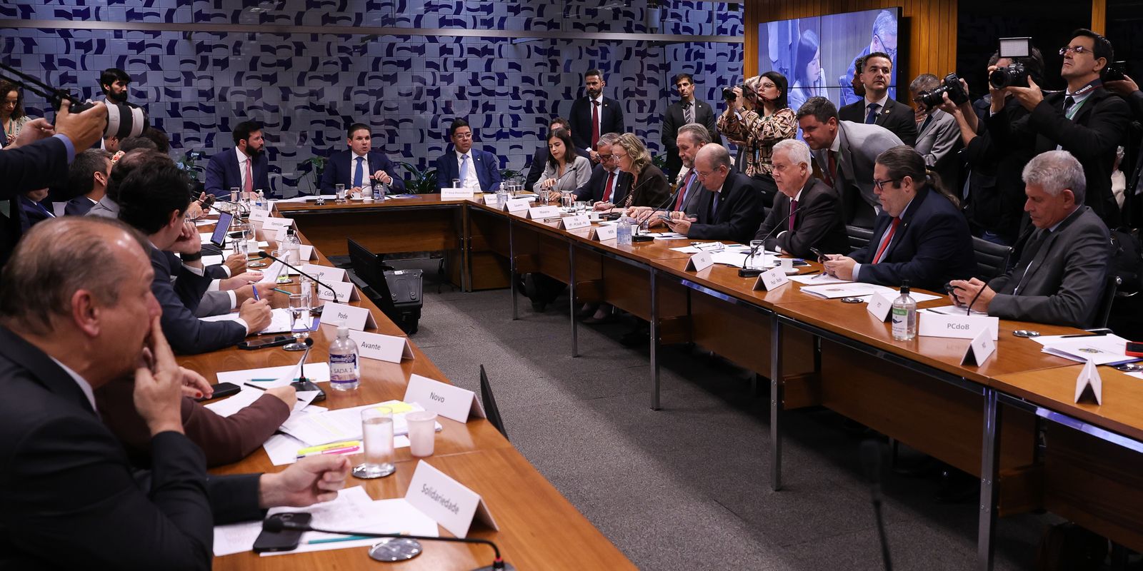 Câmara: governo retira urgência do fim da escala 6x1 e destrava pauta 7
