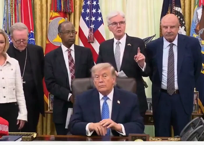 Comissão da Casa Branca para a Liberdade Religiosa entrega relatório a Trump sobre as crescentes ameaças à fé 5
