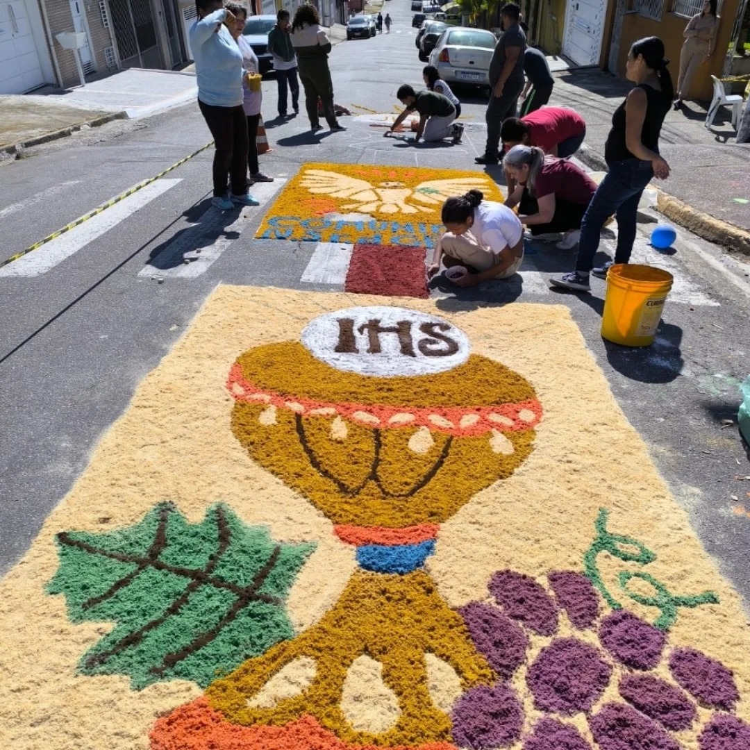 Poá terá programação religiosa, cultural e turística com tapetes na região central, participação das escolas municipais e missa na Praça de Eventos 5