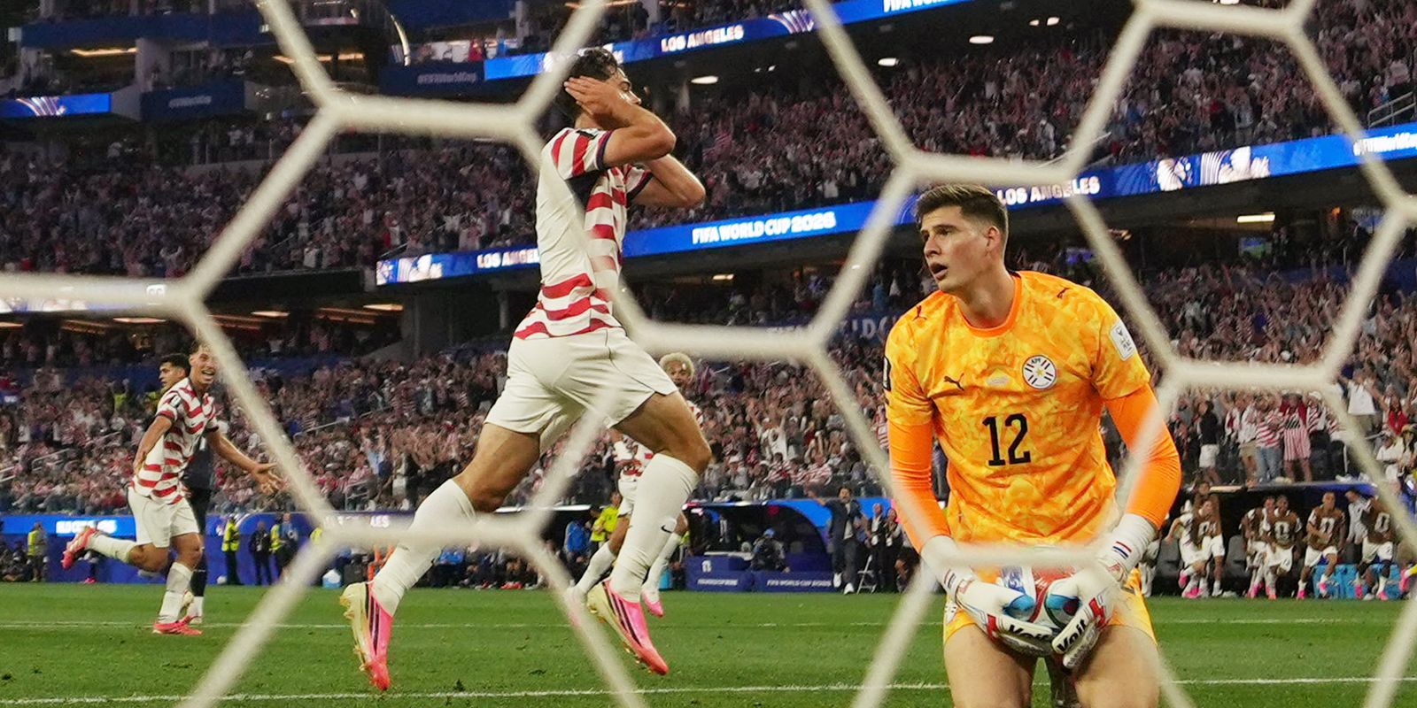 EUA estreia na Copa do Mundo com goleada sobre o Paraguai: 4x1 13
