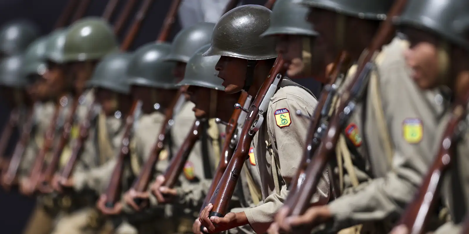 Exército mantém patrulha de fronteiras mesmo com bloqueio do orçamento 20