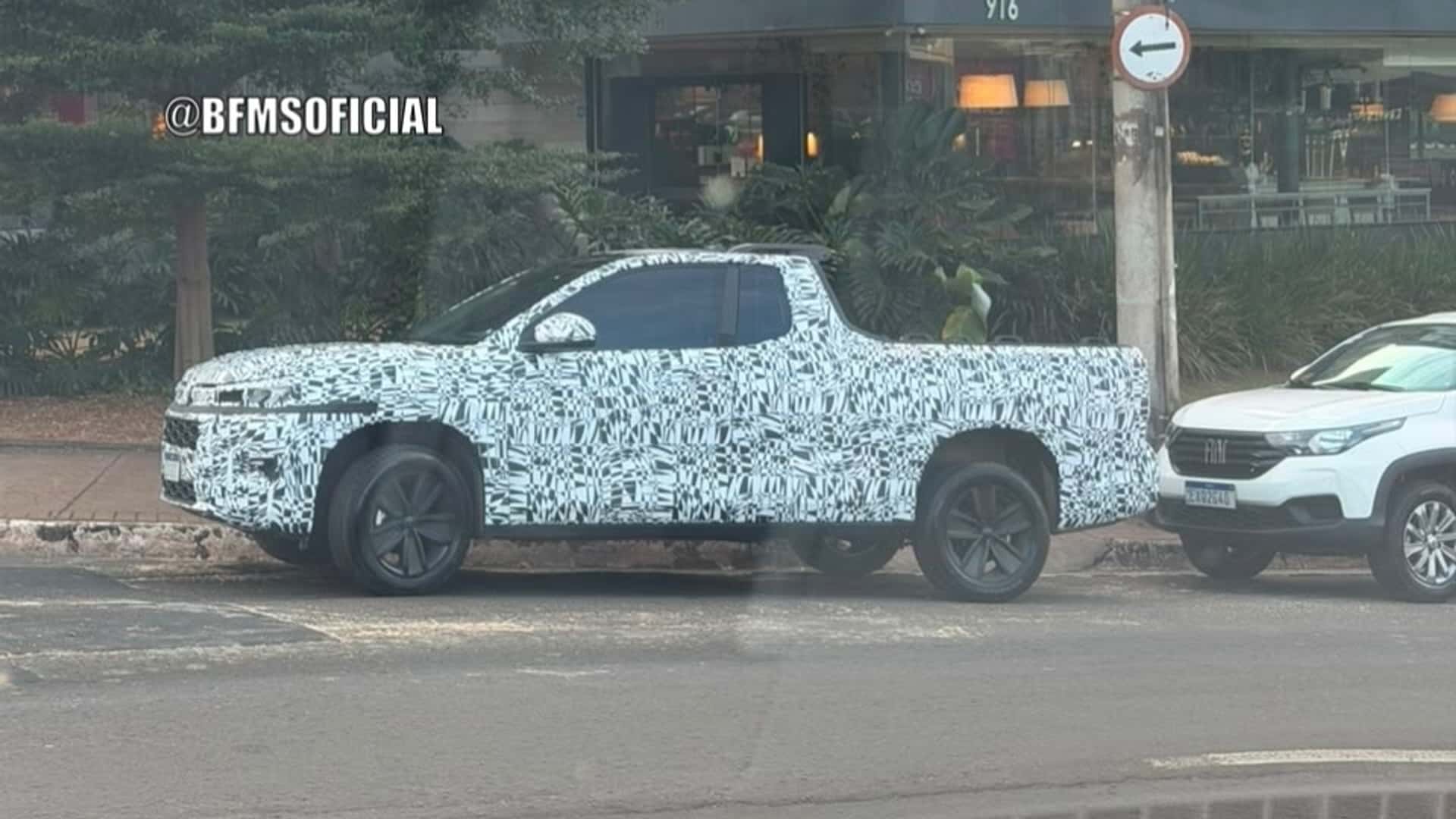 Flagra VW Tukan cabine simples: rival será a Fiat Strada 13