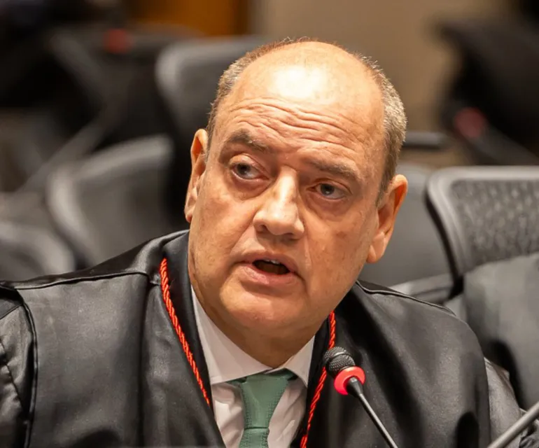 Governo interino do Rio exonera 4 mil comissionados desde março 10